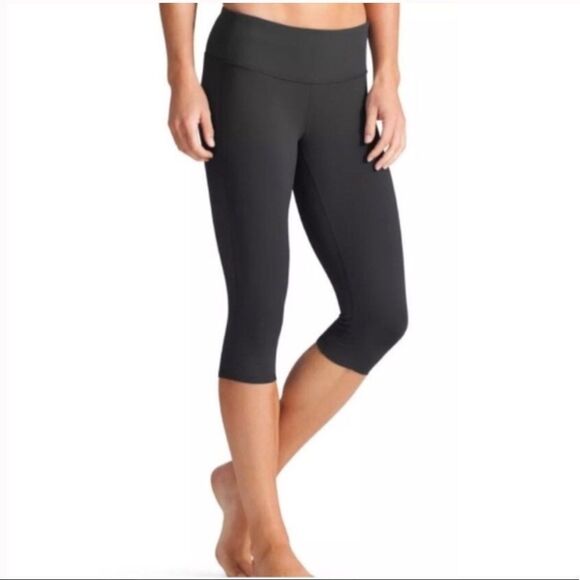 Athleta Pants - Athleta Chaturanga Yoga Knicker Capri Legging XS